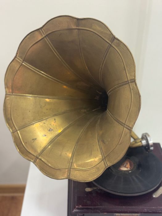 Стар грамофон His Master’s Voice