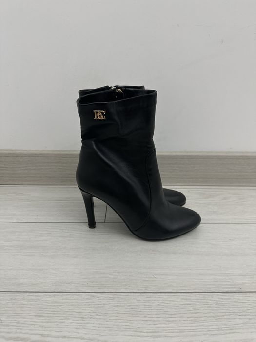 Продаются осенние сапоги на каблуках