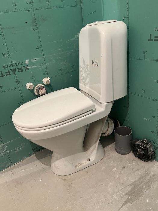 Унитаз б/у с бочком