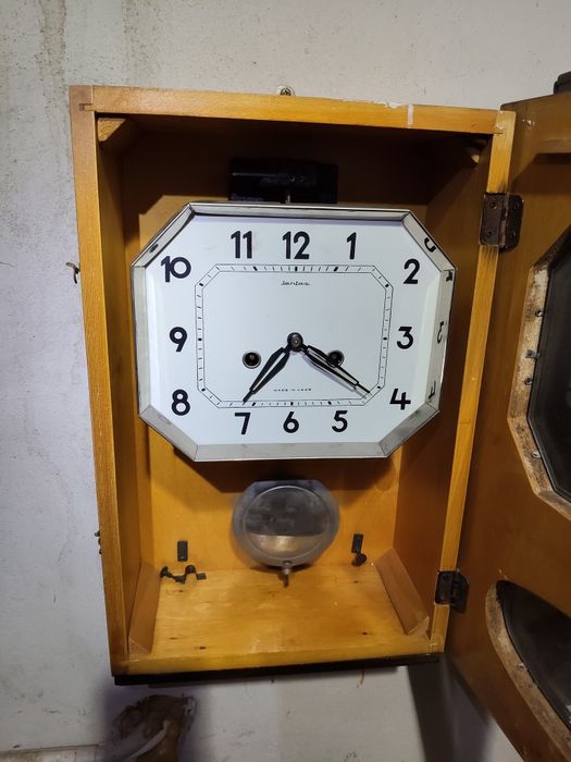 Ceas cu pendul mecanic rusesc