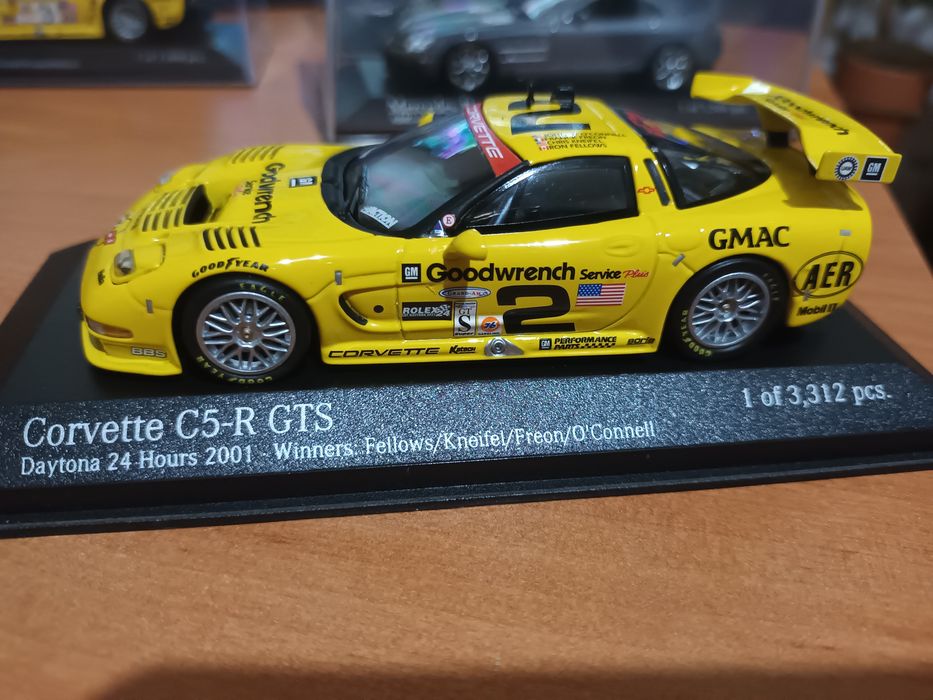 Два модела на Миничампс 1/43