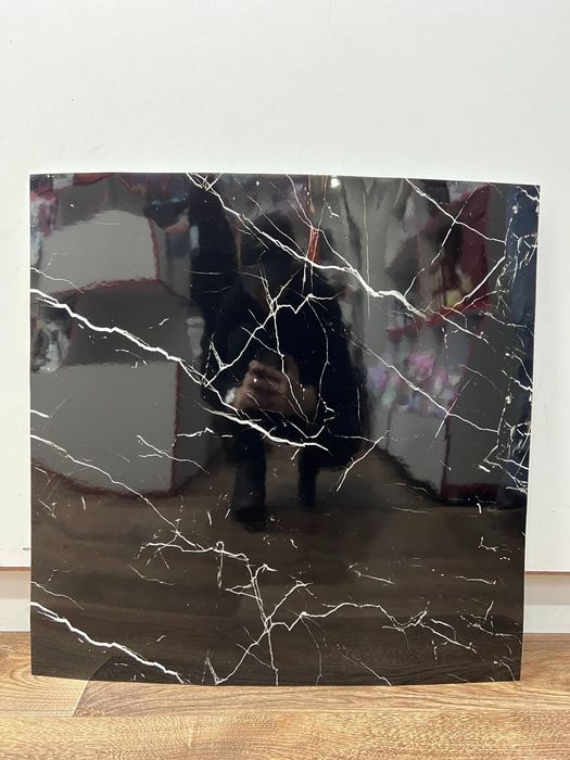 Сомаклеющи обой новый