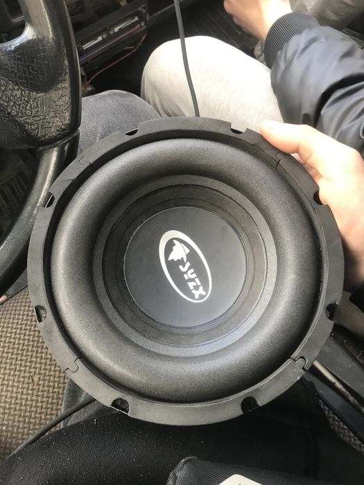 саб и динамик..