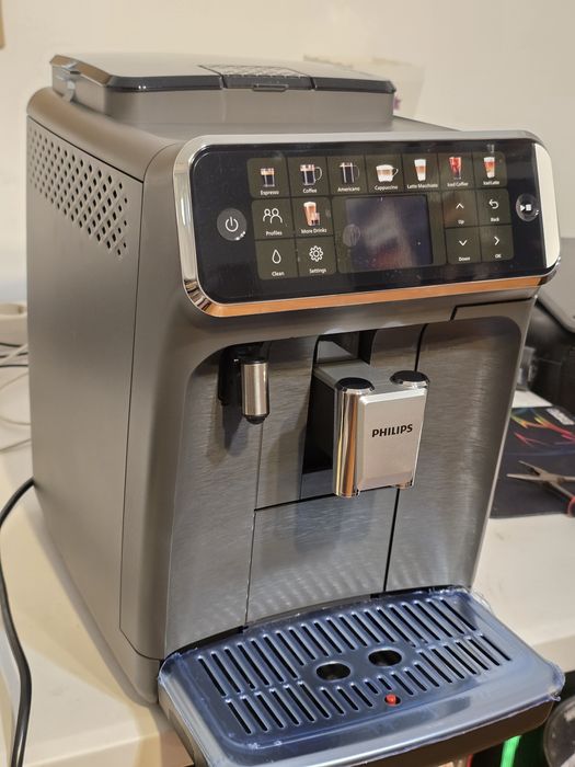 Espressor automat Philips LatteGo Seria 5500