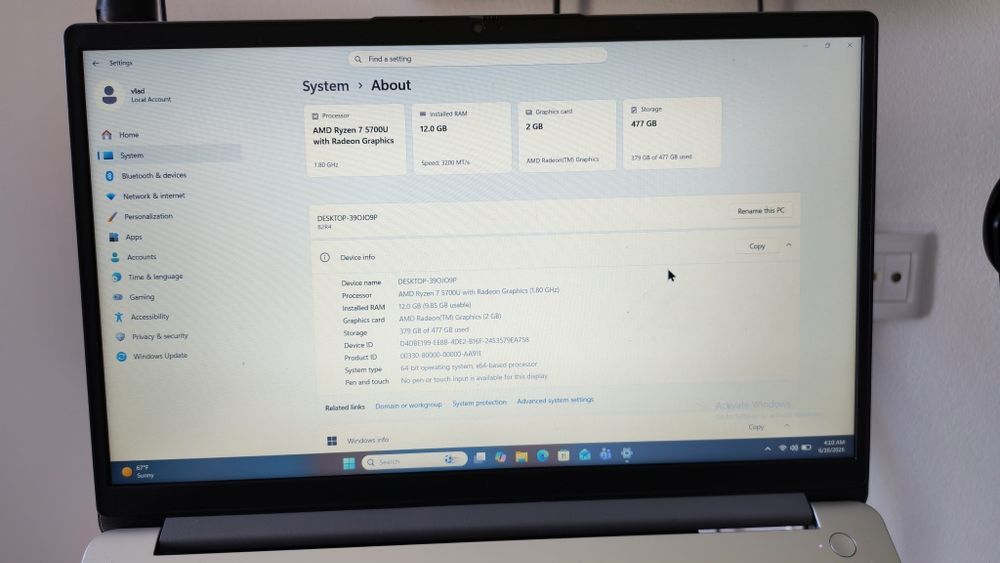 - Vând Laptop Lenovo -