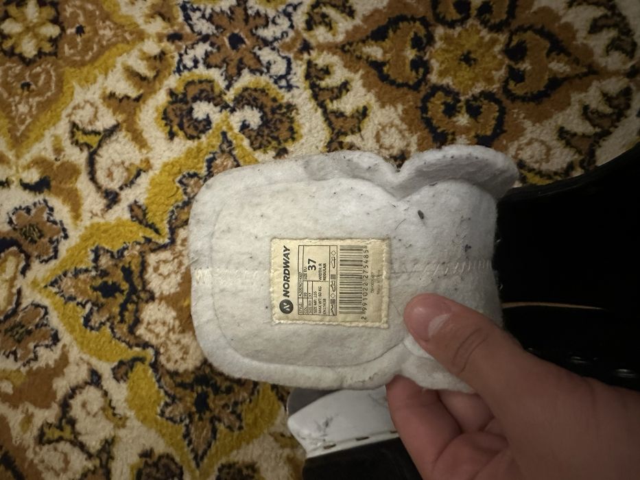 Коньки продам срочно 37 размер