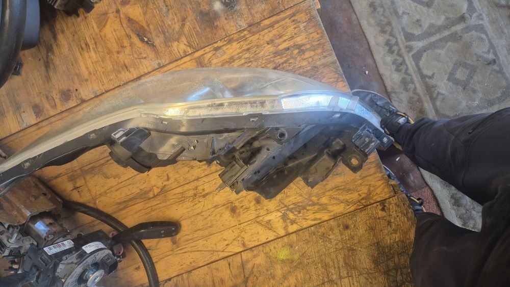 Оригинален Ляв Фар за Тойота Аурис 2007- 2012г