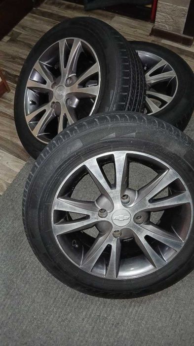 Продаются колеса с дисками 15 радиус