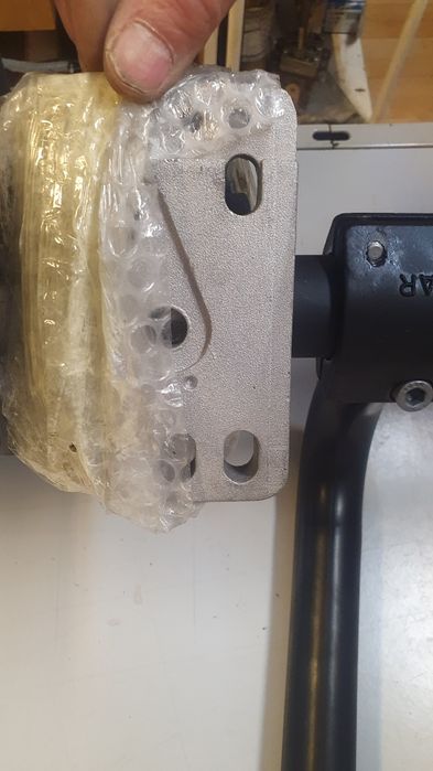 Mecanism pneumatic de inchidere usa bus