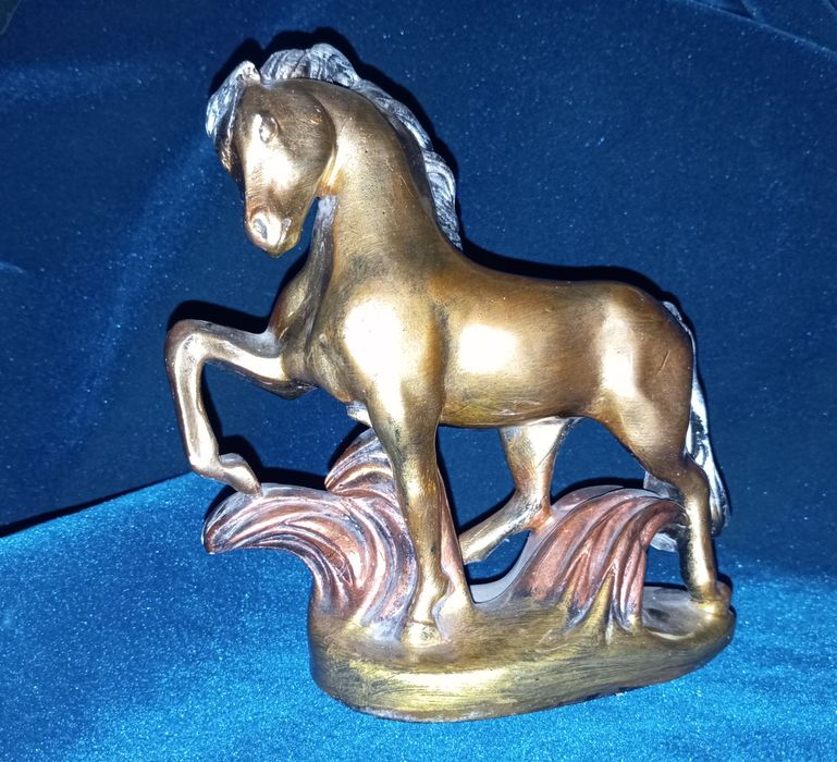 Статуэтка коня в миниатюре