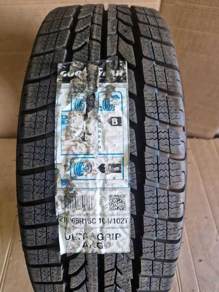 1 брой Goodyear R15C 215/65/ 
нова лятна гума за бус
DOT4120