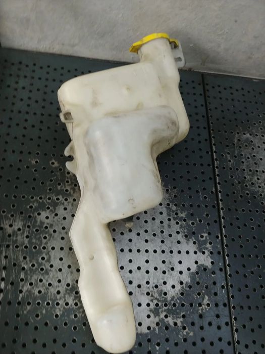 vas lichid parbriz dodge caliber 2.0 b dupa 2006  05303789af