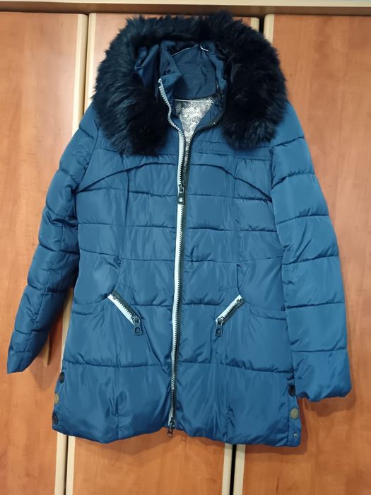 Vând Geacă Damă cu  Glugă și Blanită Mărimea- L