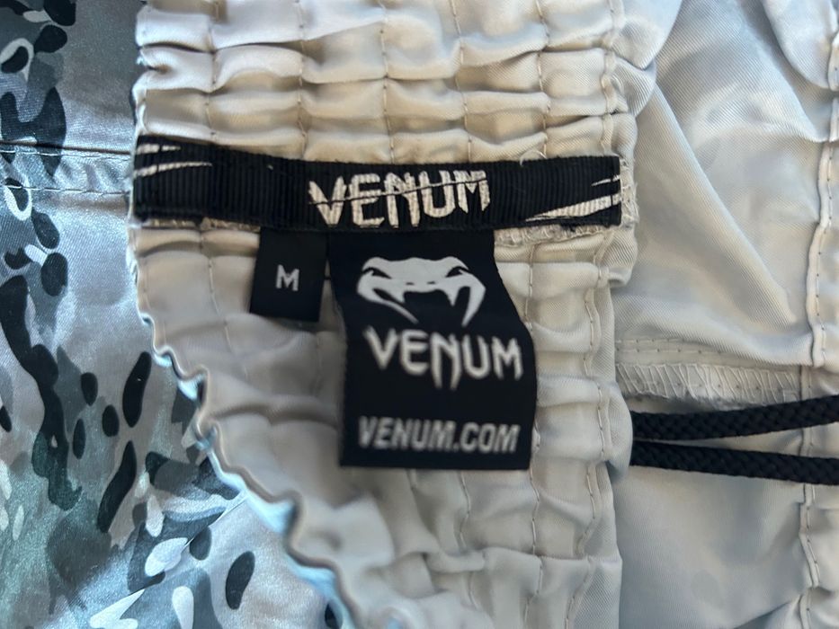 Venum муайтай/кикбокс шорти