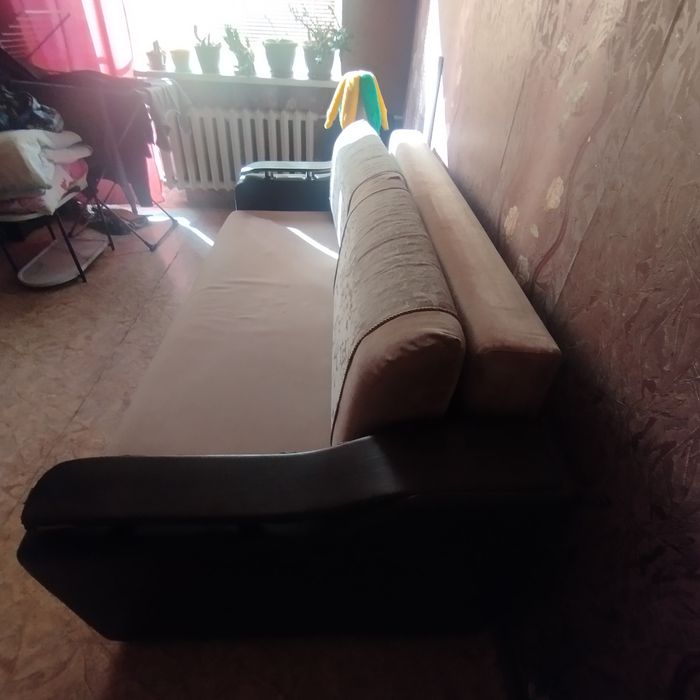 Срочно продам диван