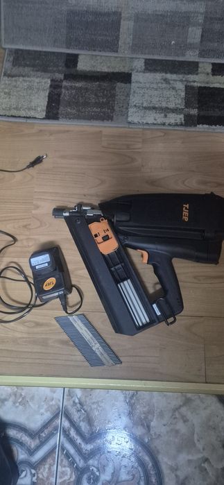 Pistol cuie profesional