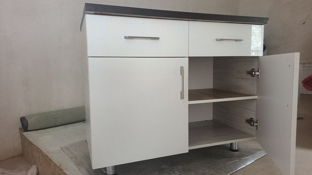 Oshxona yoki uy uchun javon