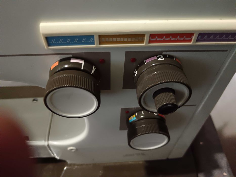 Домашна масивна шевна машина Хускварна.