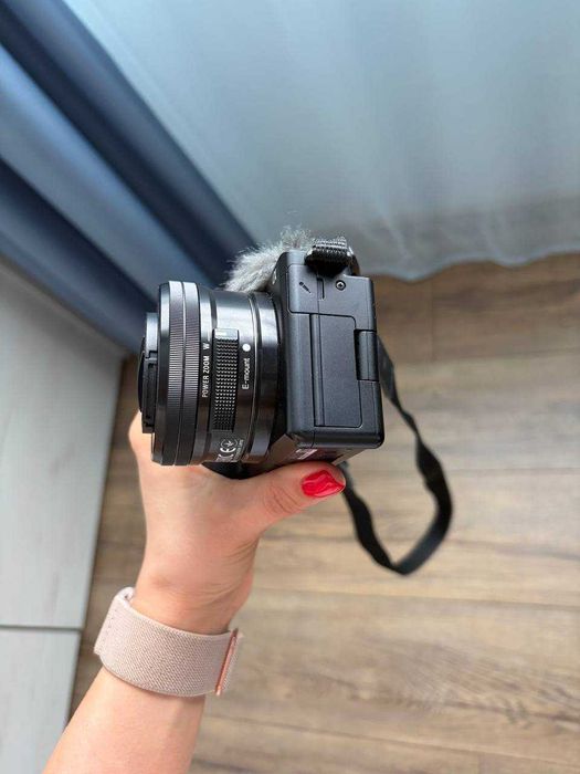Фотоапарат за влогинг Sony ZV-E10 | в гаранция