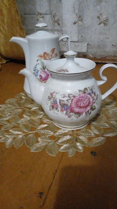 Продам 2 чайничка.