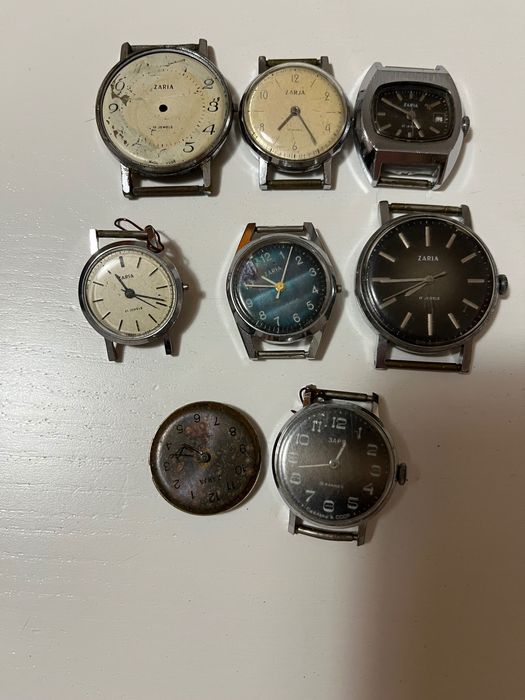 Продавам лот стари часовници Заря