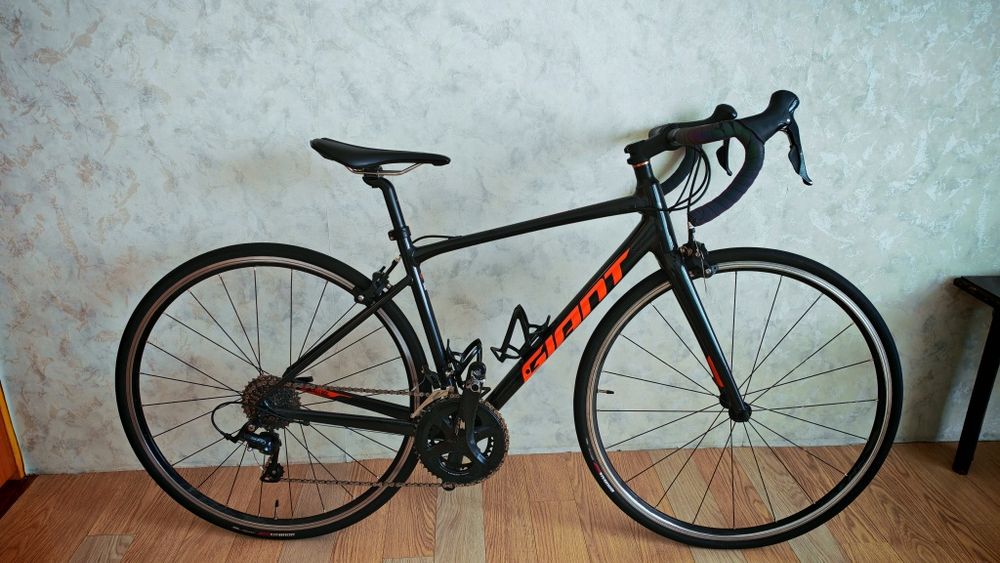 Продам Шоссейный велосипед Giant contend 1