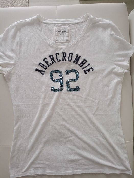 Vând bluza dama Abercrombie Fitch,in stare buna, produs de calitate.