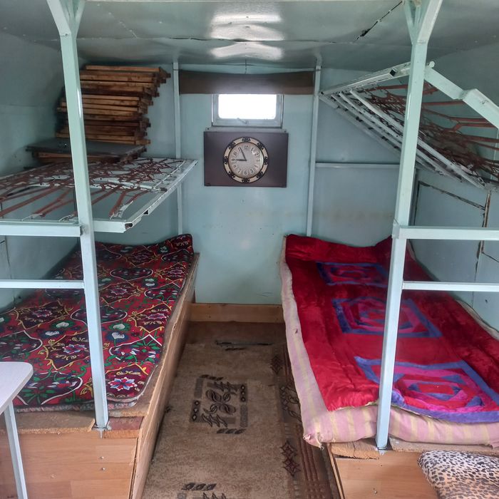 Пчелопавильон с ульями