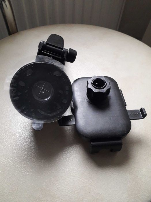 Vând suport auto pentru telefonul mobil