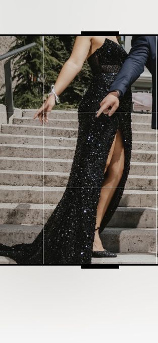 Елегантна черна кумска рокля тип „русалка“