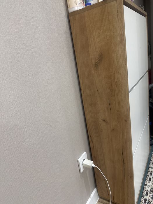 Продам обувницу белая