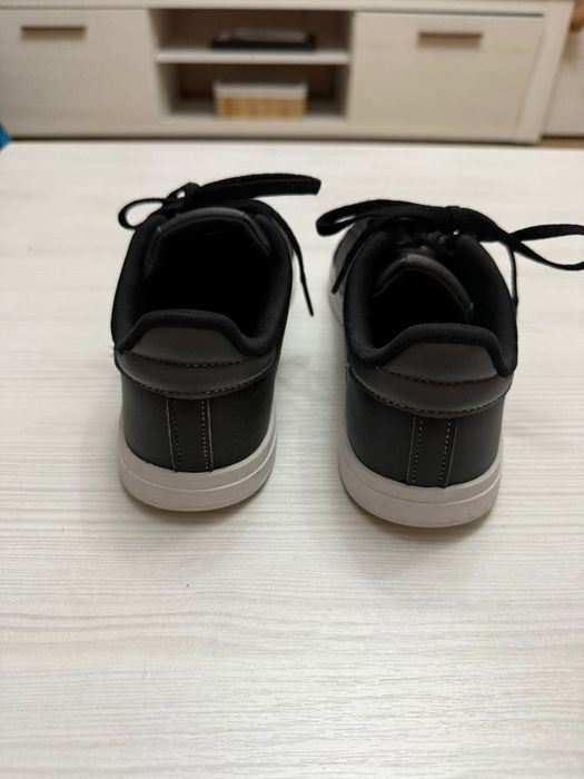 Продавам обувки Адидас