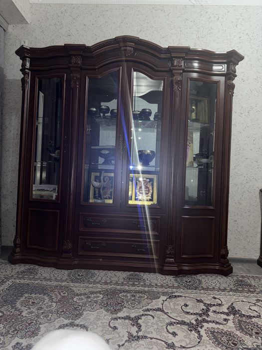 Хитой стенка сотилади
