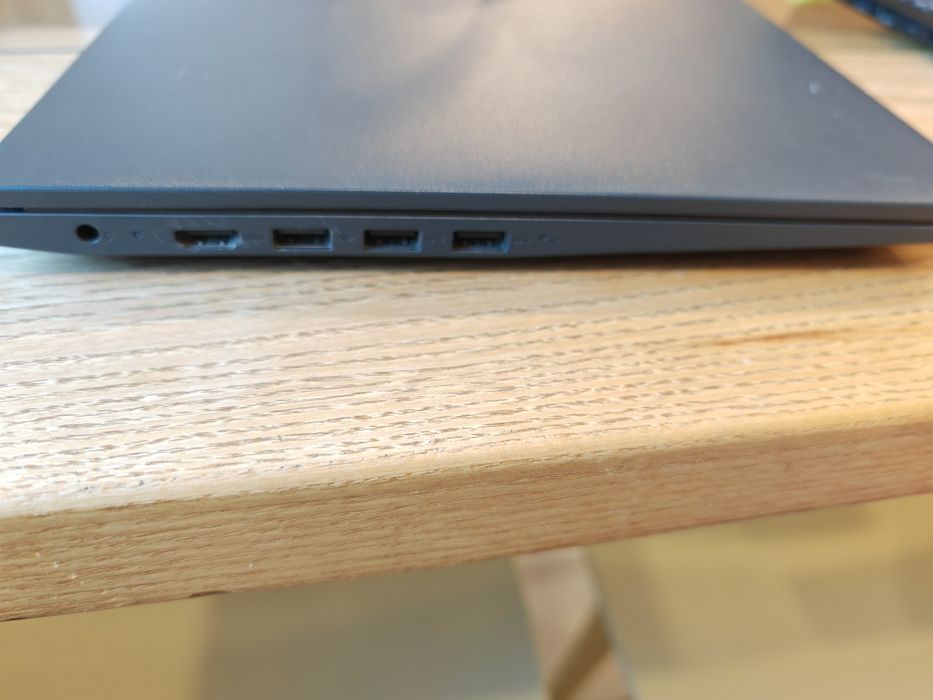 Laptop lenovo V15 Ada 2020 ryzen 5 3500U impecabil