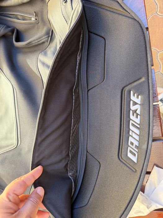 Geacă moto piele Dainese Racing 5 - Negru/Roșu Fluo, Mărimea 60 + Protecție Spate Nivel 2