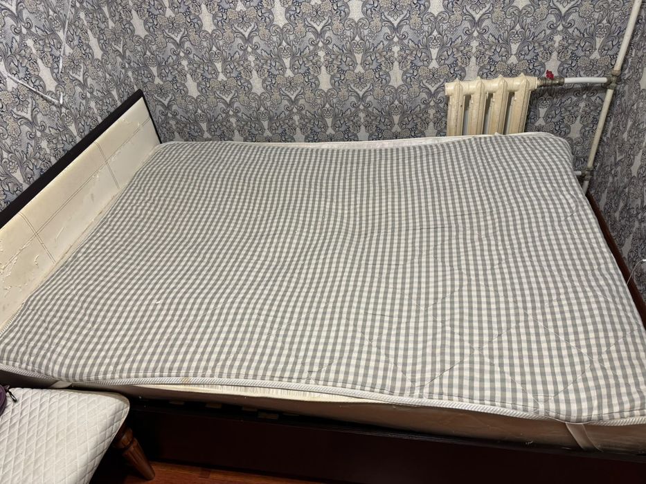 Продам кровать полуторку