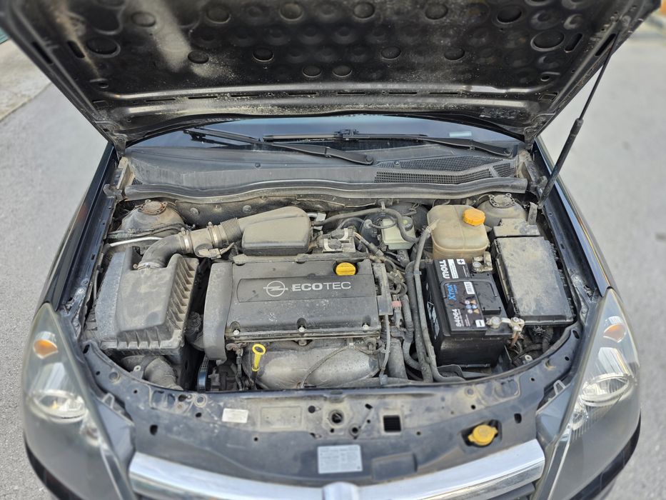 Opel Astra  черна