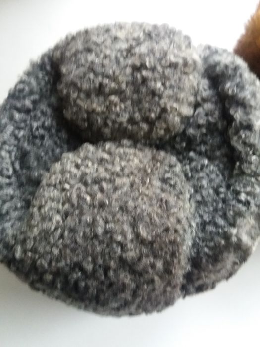 Продам б/у шапки дешево