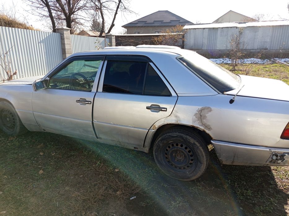 Мерседес 124 на ходу