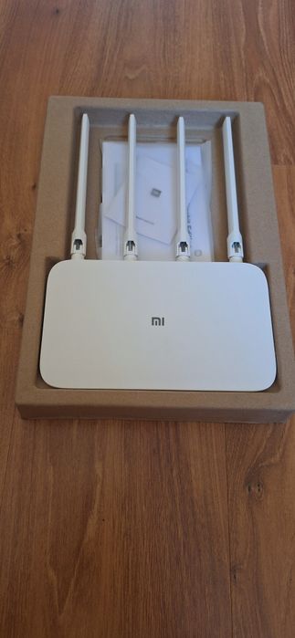 Продавам нов рутер Xiaomi Mi Router 4A Gigabit Edition.