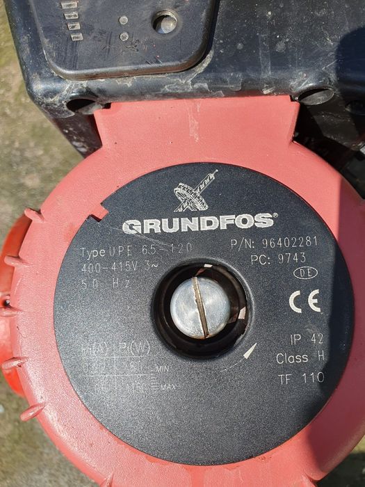 Vând pompa de recirculare Grundfos