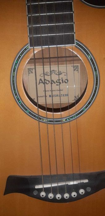 Продам гитару Adajio