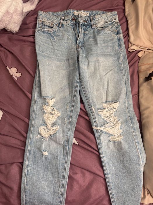 Дамски дънки с накъсан ефект