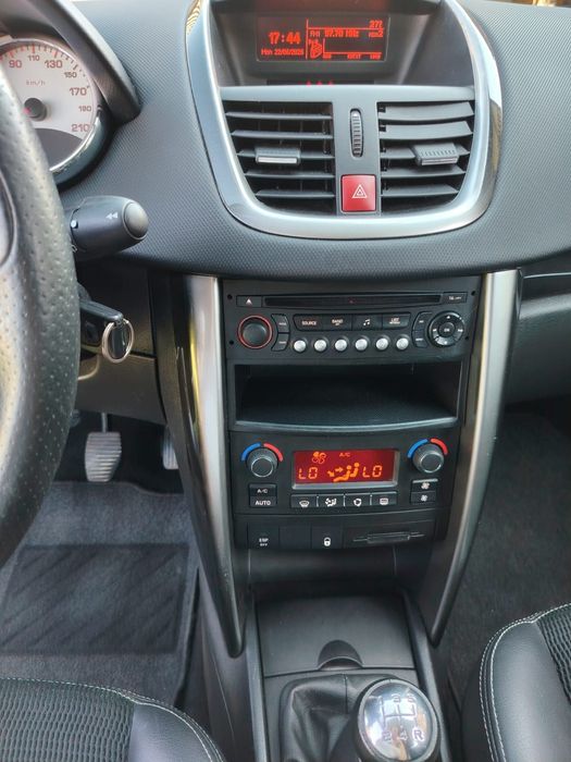 Peugeot 207 2011