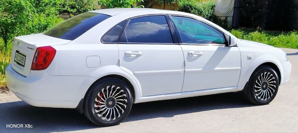 Laseti 1.8 avtomat yaxshi holatda navarotlari bor