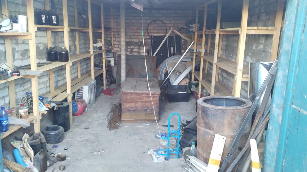 Срочно Продам гараж в кооперативе космос