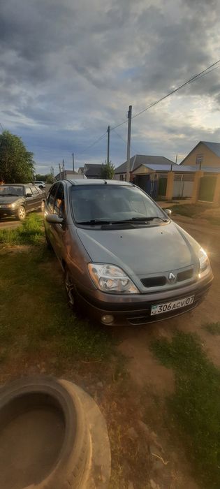 Автомобиль Рено Скеник