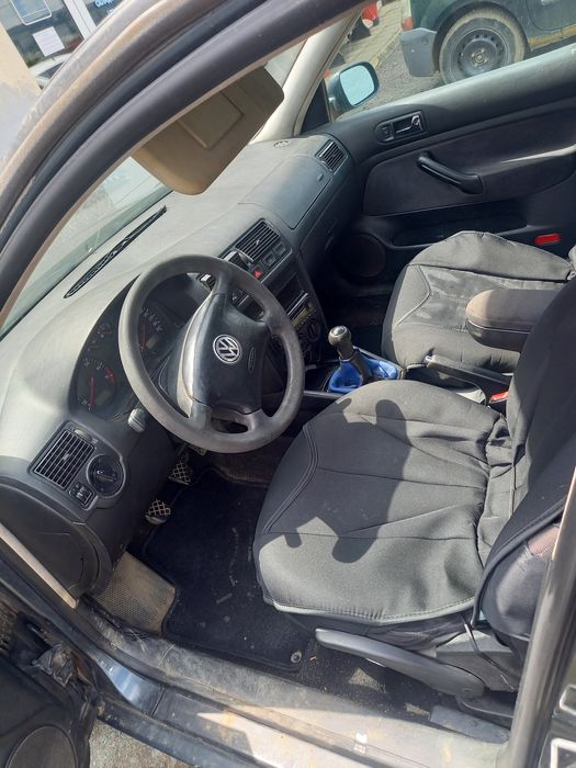 Фолксваген Голф 1.6 на части !