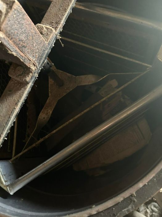 Центрофуга за мед,кошери и рамки.