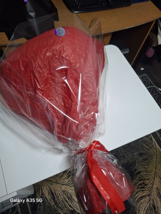 Букет- сердце из красных роз